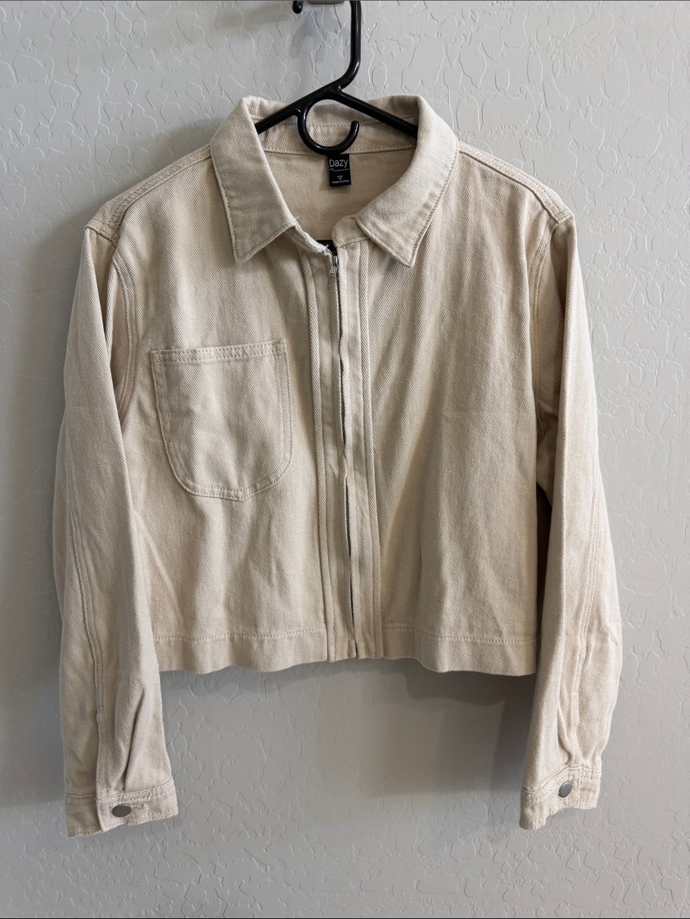 Dazy Cropped Cream Zip-Front Jean Jacket size medium